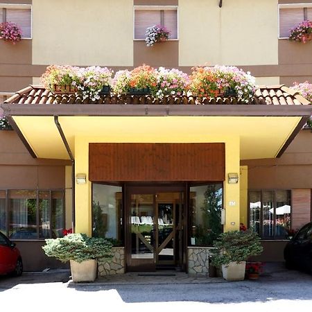 Family Hotel Como Rivisondoli Eksteriør billede
