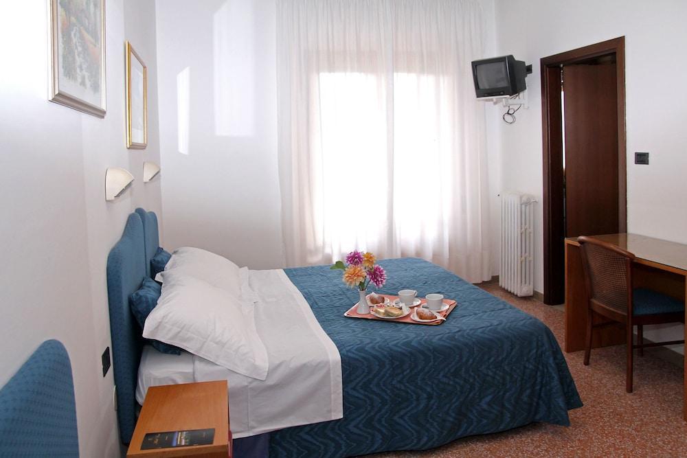 Family Hotel Como Rivisondoli Eksteriør billede