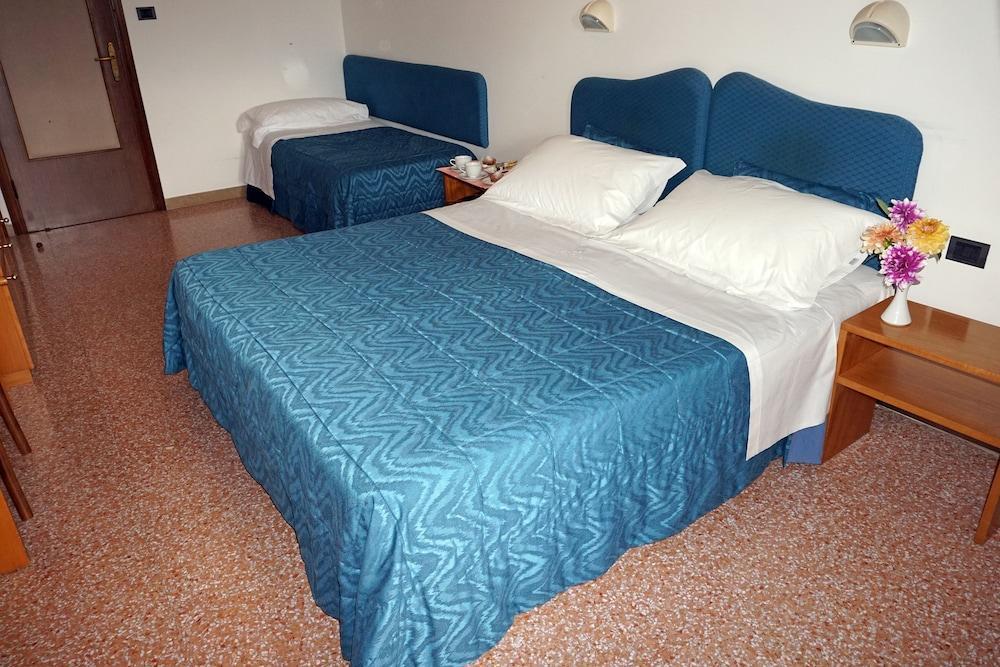 Family Hotel Como Rivisondoli Eksteriør billede