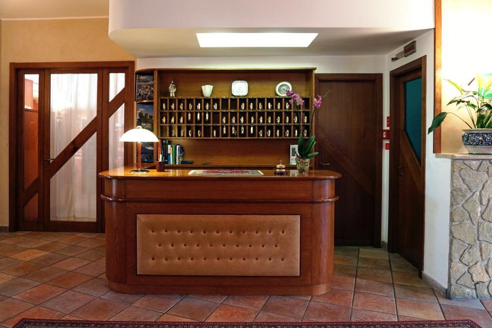 Family Hotel Como Rivisondoli Eksteriør billede